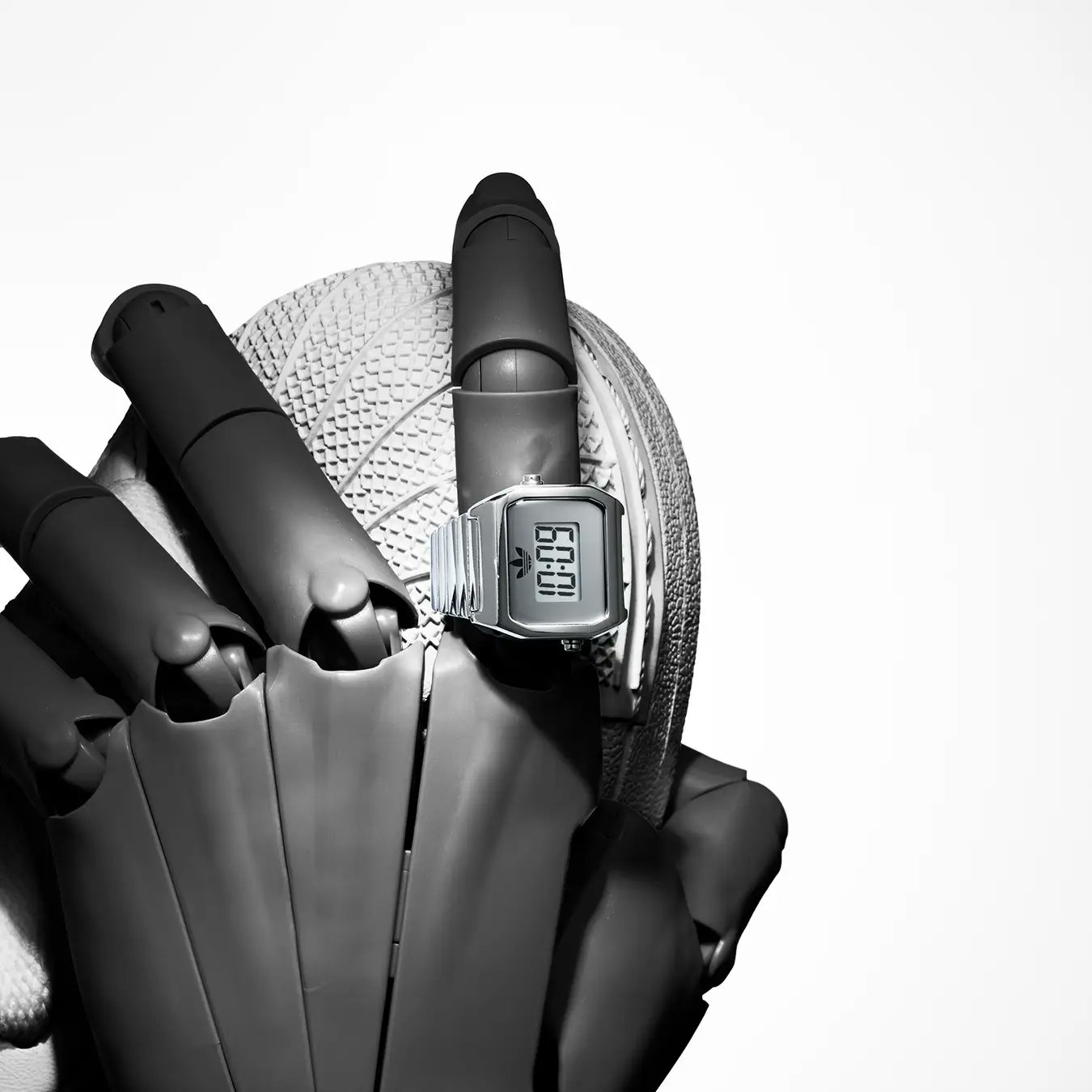 el nuevo reloj digital de adidas se lleva en el dedo 25gramos 4