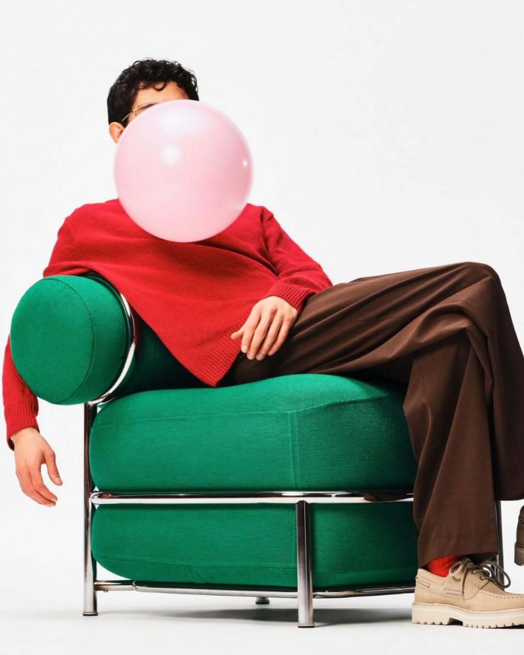 ikea rescata la silla hinchable para la semana del diseno de milan 25gramos 2