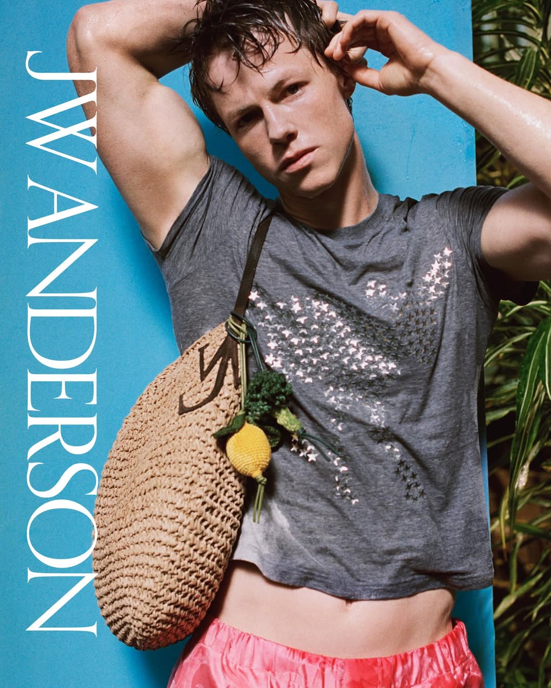 jw anderson ya esta mentalmente en la playa 25gramos 4