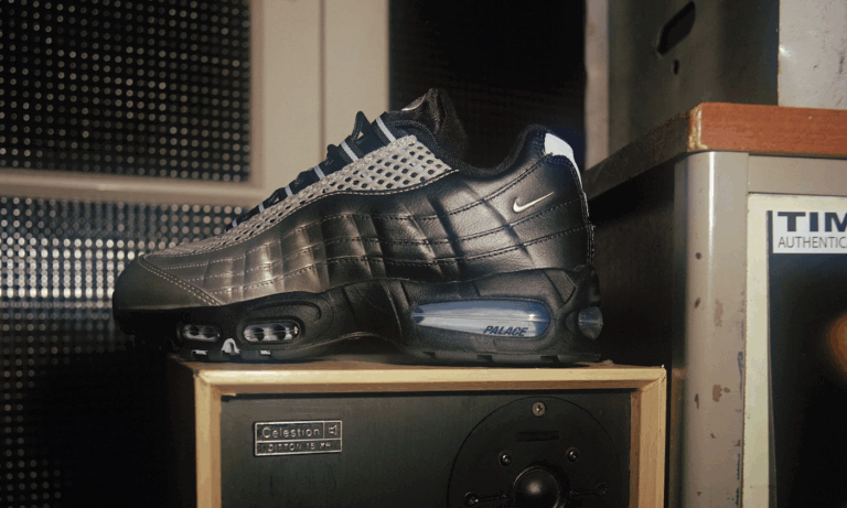 las air max 95 se visten de negro y plateado en su nueva version junto a palace 25gramos 2