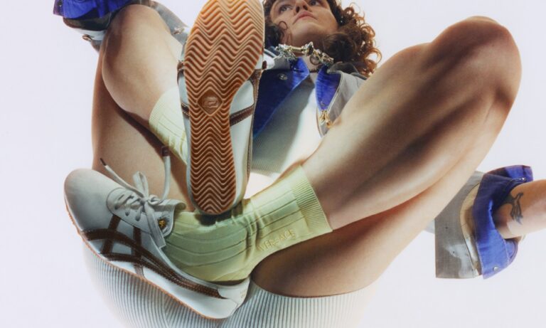 versace introduce a onitsuka tiger en su universo 25gramos 4 1