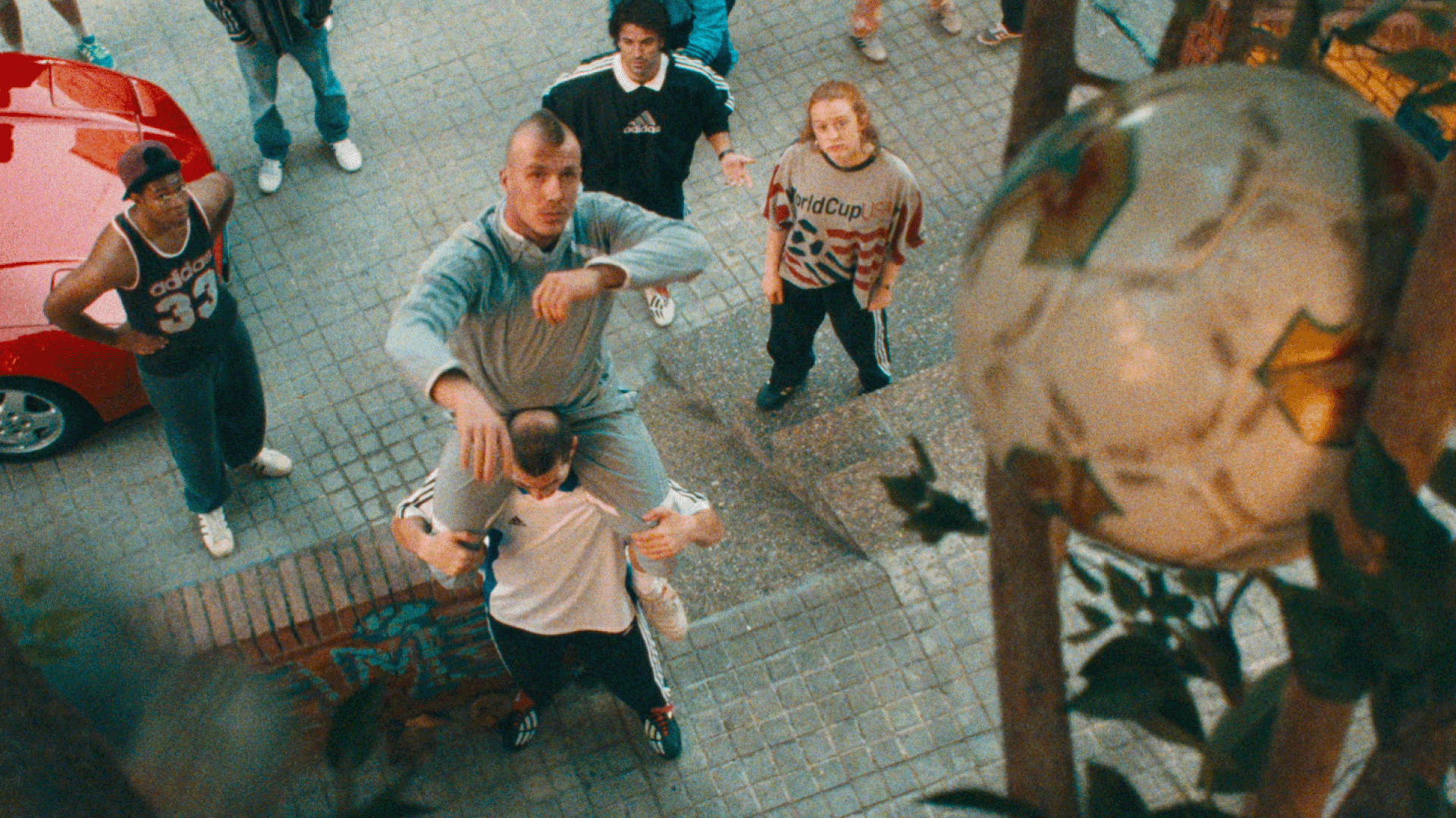 adidas saca la artilleria pesada en la previa del mundial con backyard legends 25gramos 2