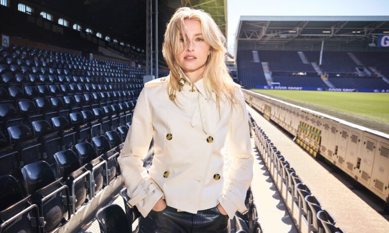 la nueva campana de burberry huele a dia de partido 25gramo