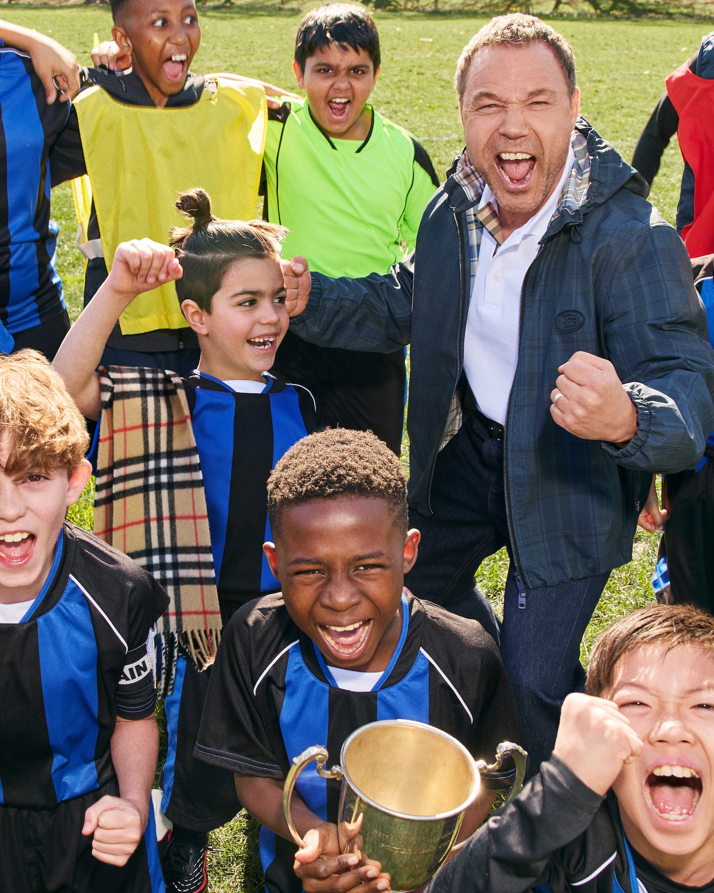 la nueva campana de burberry huele a dia de partido 25gramos 11