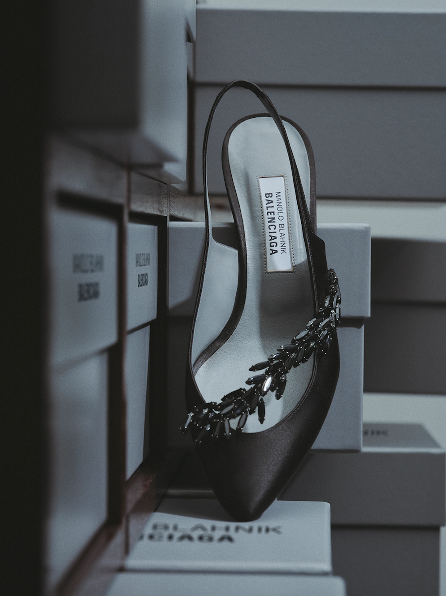 piccioli junta a balenciaga con manolo blahnik 25gramos 5
