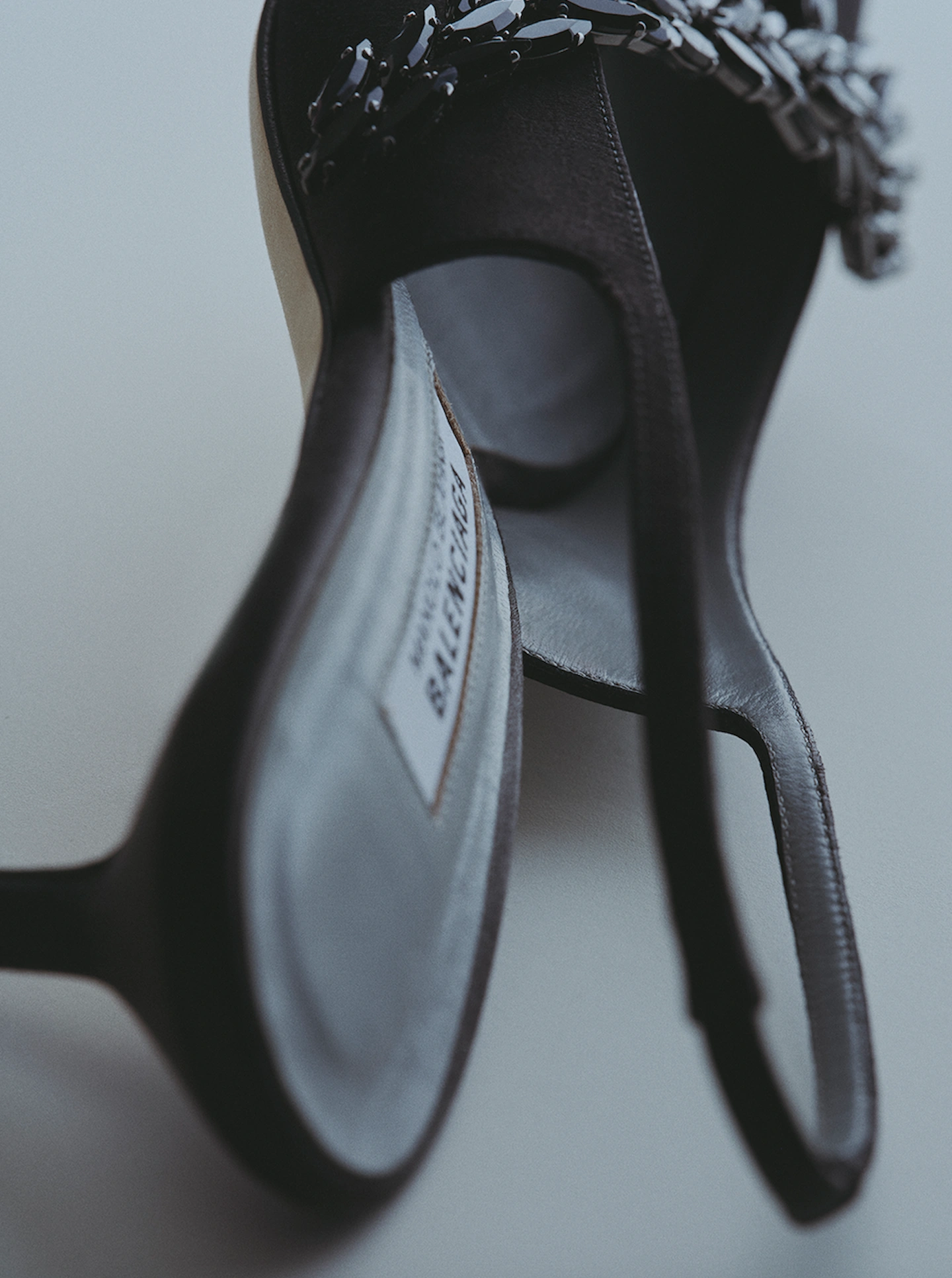 piccioli junta a balenciaga con manolo blahnik 25gramos 6