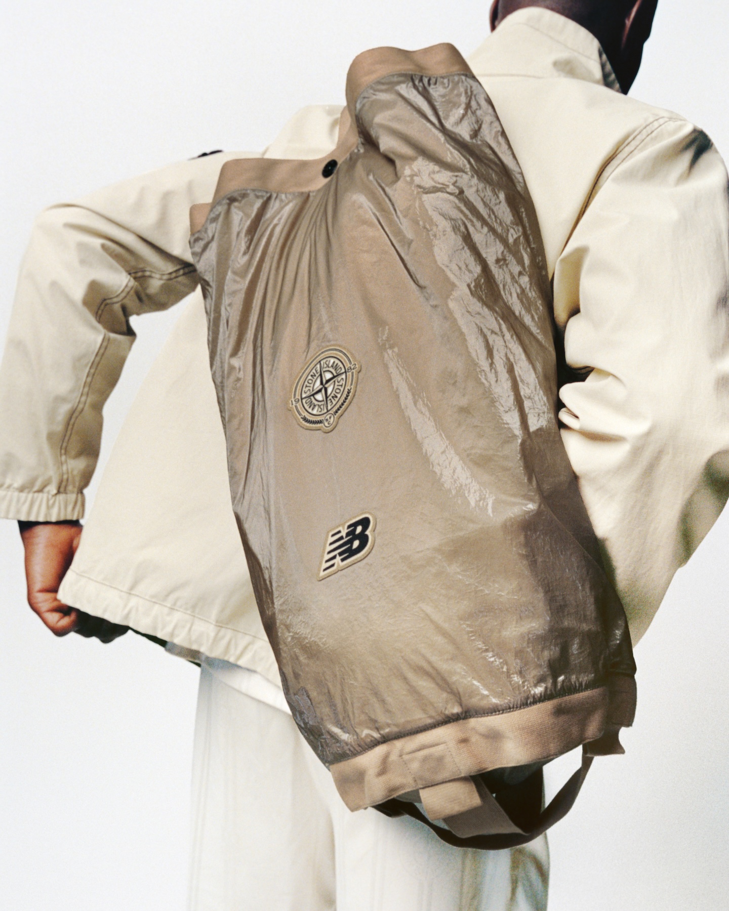 stone island y new balance vuelven al terreno de juego 25gramos 6