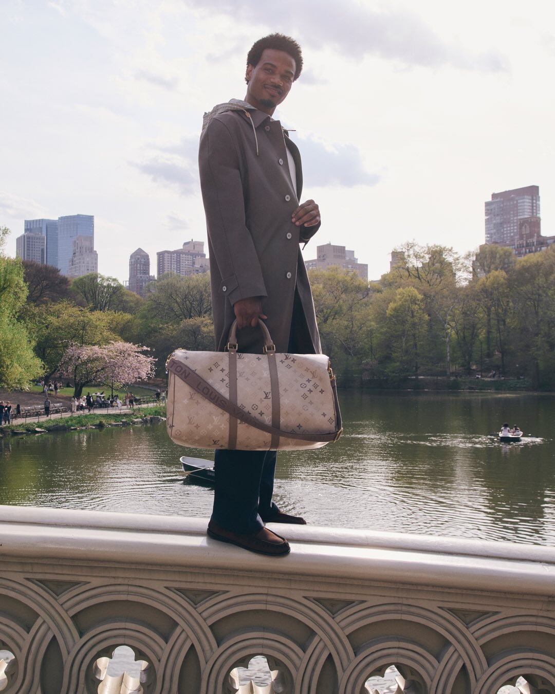 tyshawn jones deja la tabla a un lado para poner cara a lo nuevo de louis vuitton 25gramos 1