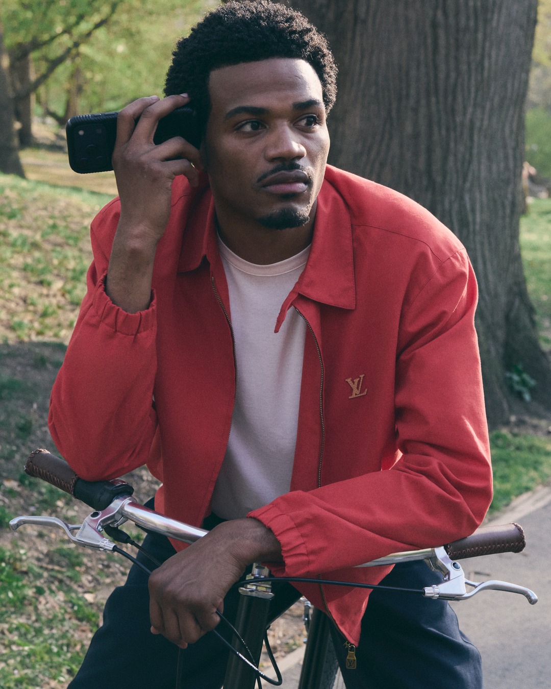 tyshawn jones deja la tabla a un lado para poner cara a lo nuevo de louis vuitton 25gramos 6