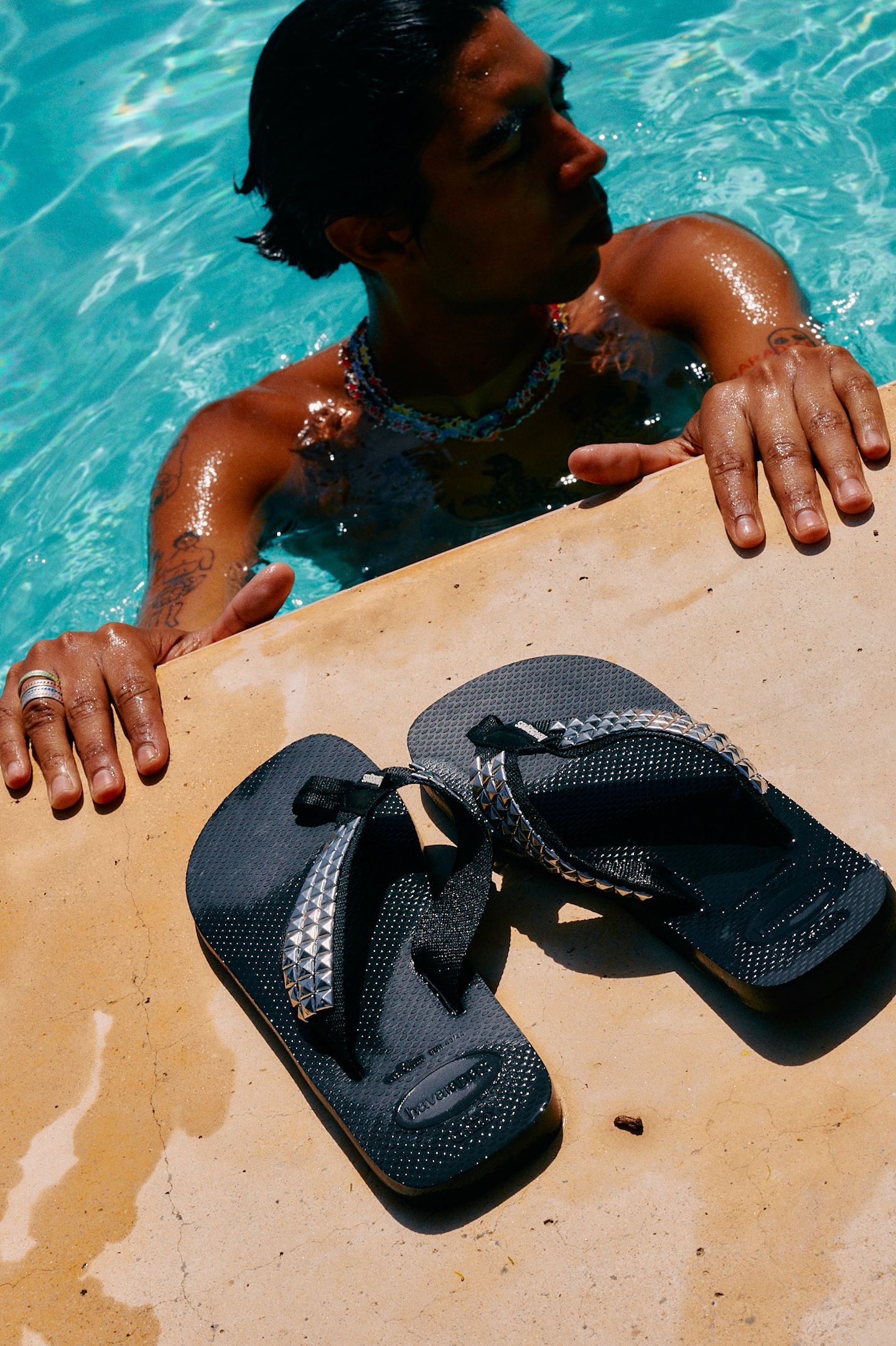a las havaianas de twojeys no les podian faltar joyas 25gramos 5