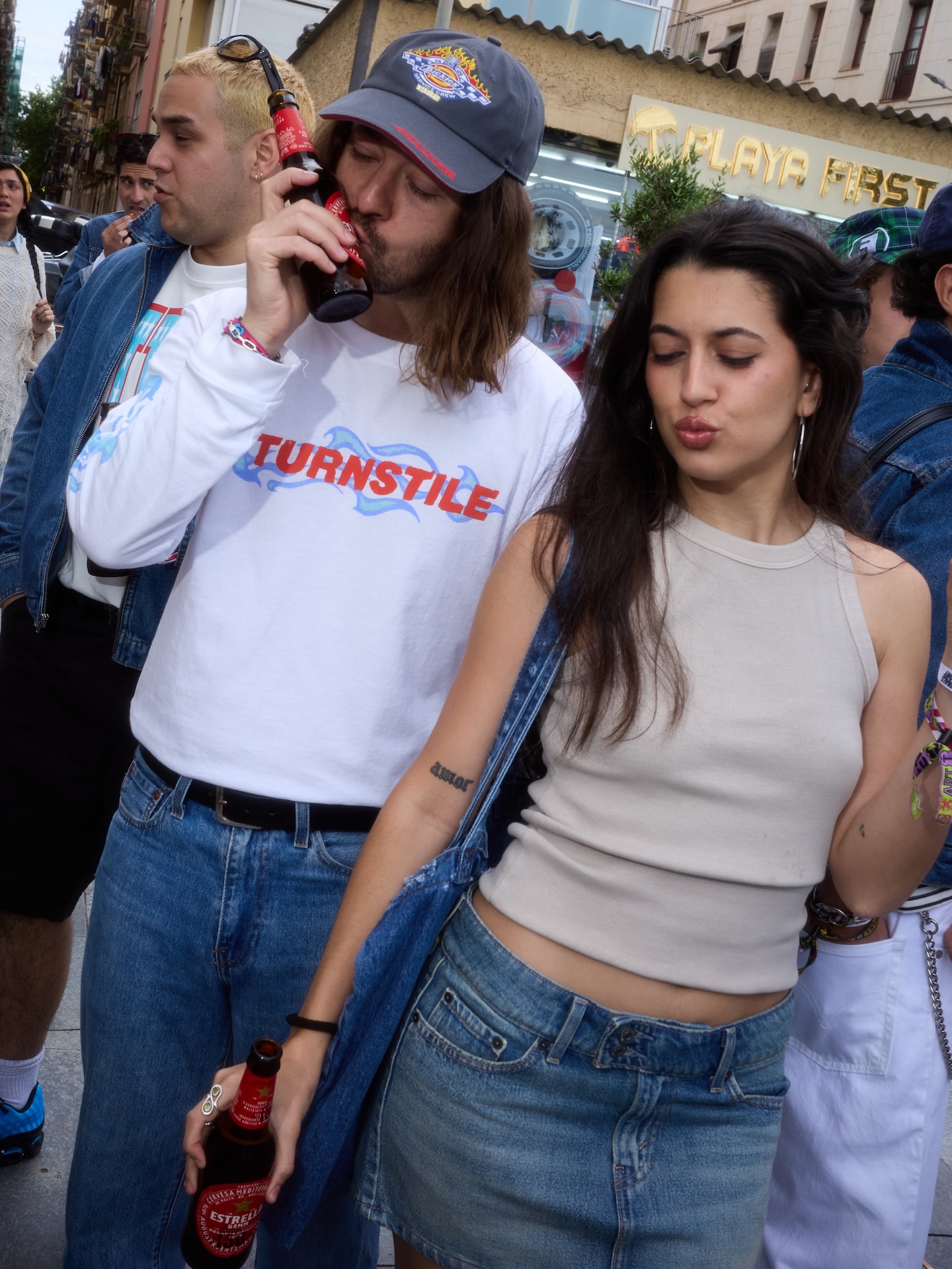 bufet socis club y barbacue dan por inaugurada la temporada de festivales junto a levis 25gramos 4