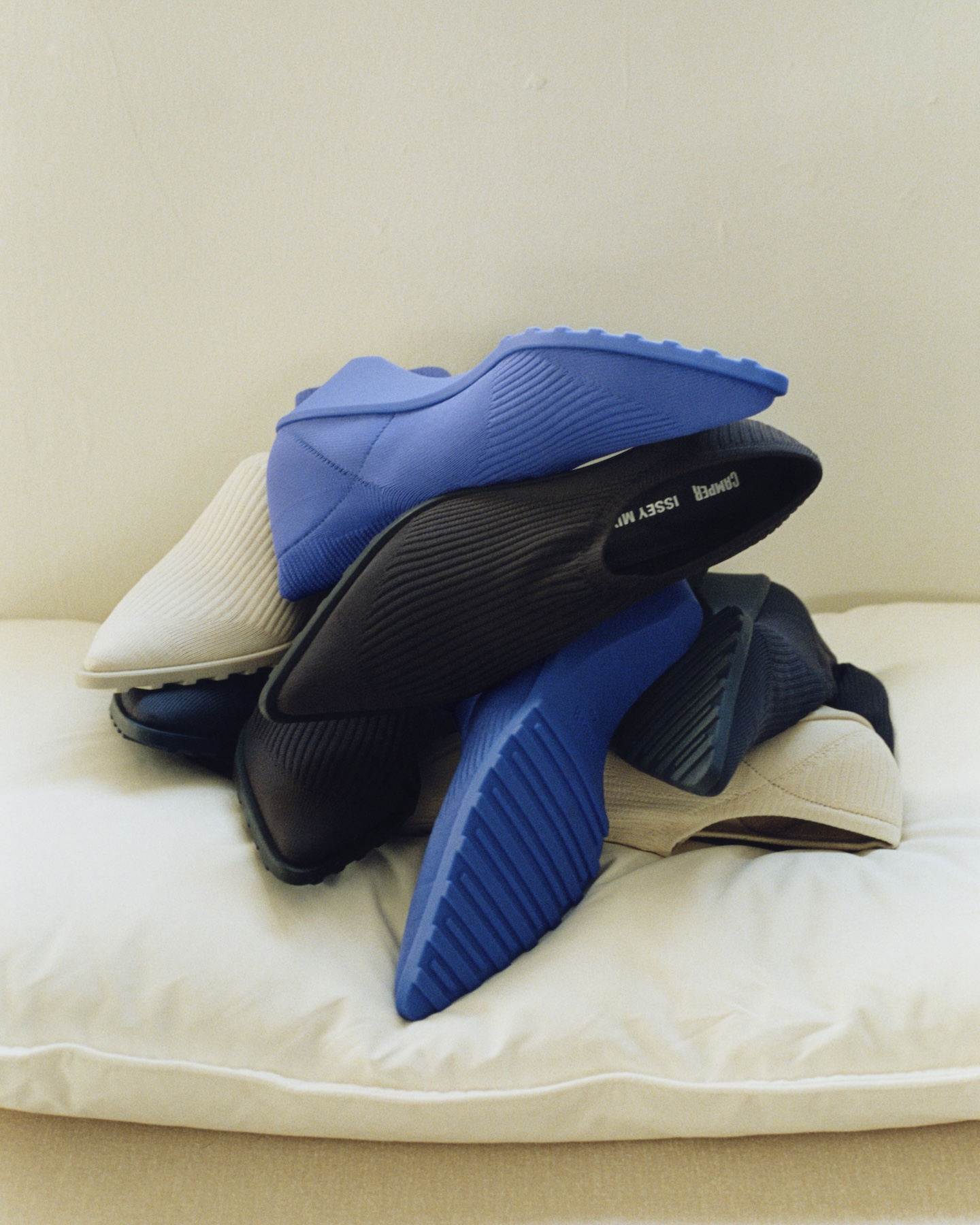 el ultimo experimento de camper e issey miyake se llama anna 25gramos 4