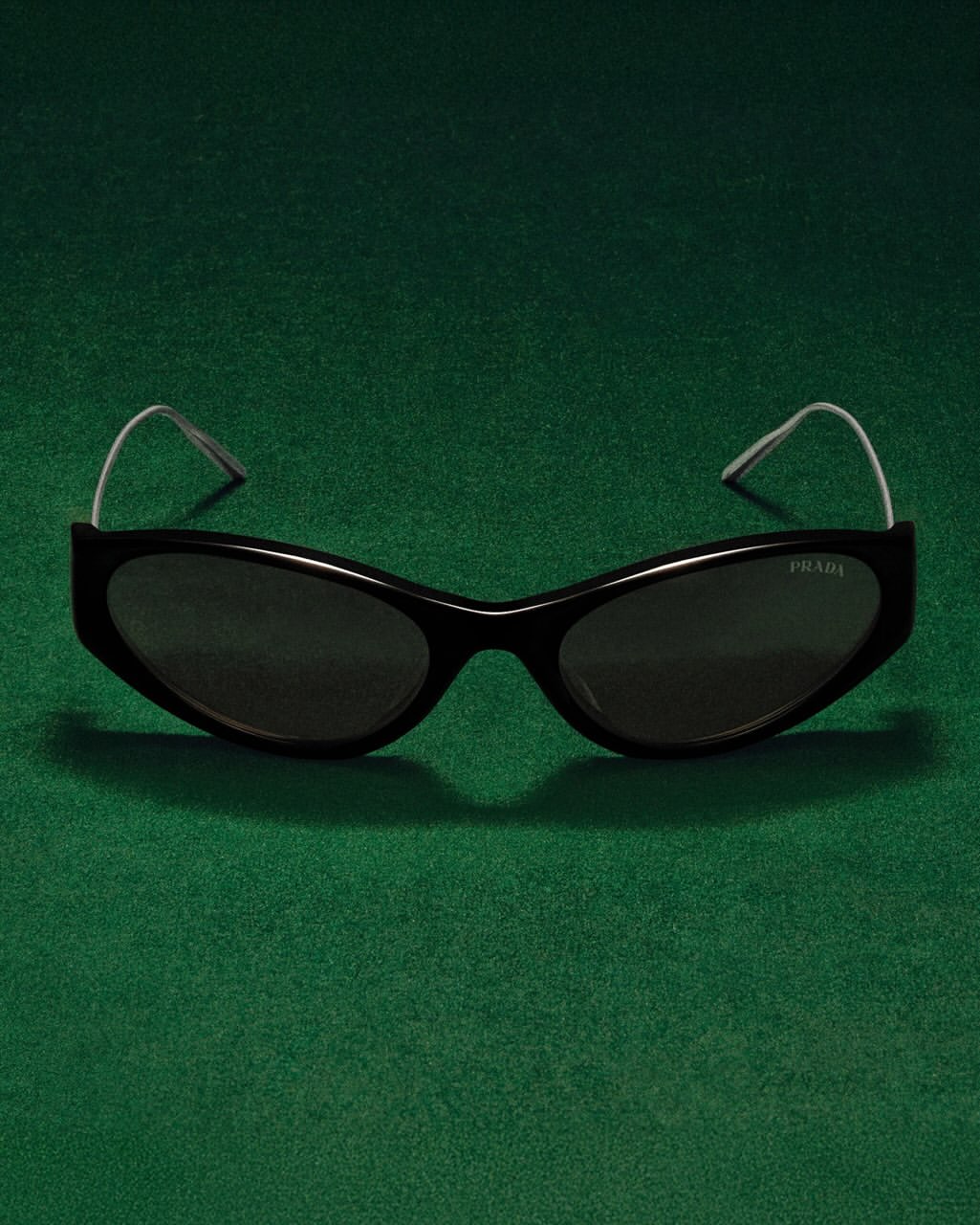 gentle monster le da la vuelta al logo de prada 25gramos 3