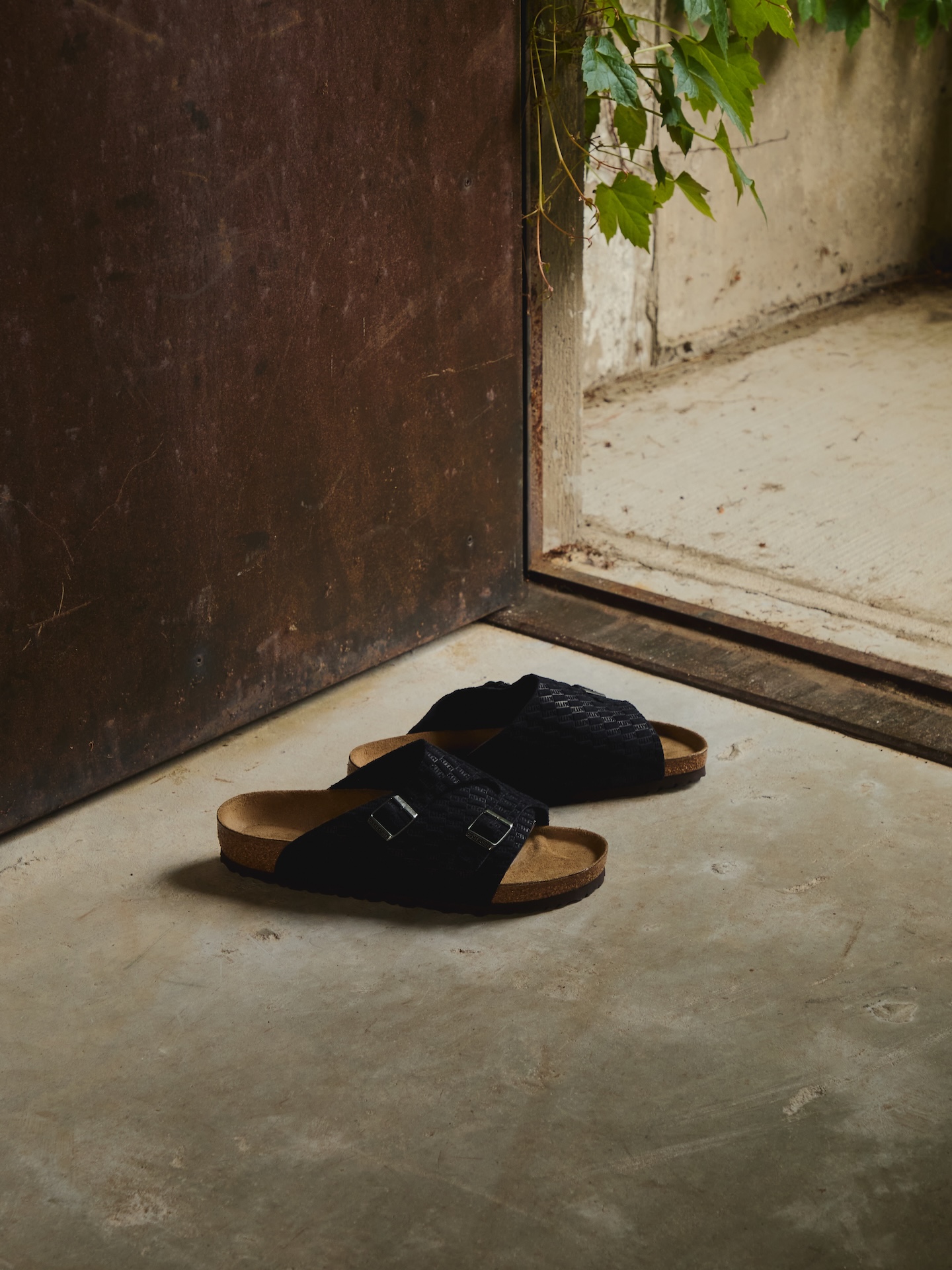 kith deja su huella sobre dos siluetas de birkenstock 25gramos 2