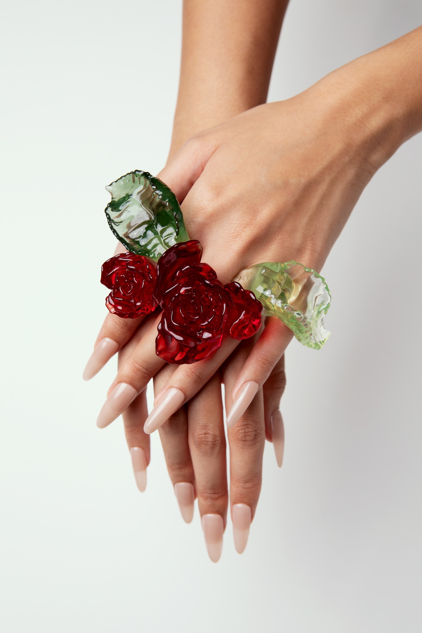 la manso y florence tetier convierten flores en anillos de resina 25gramos 5