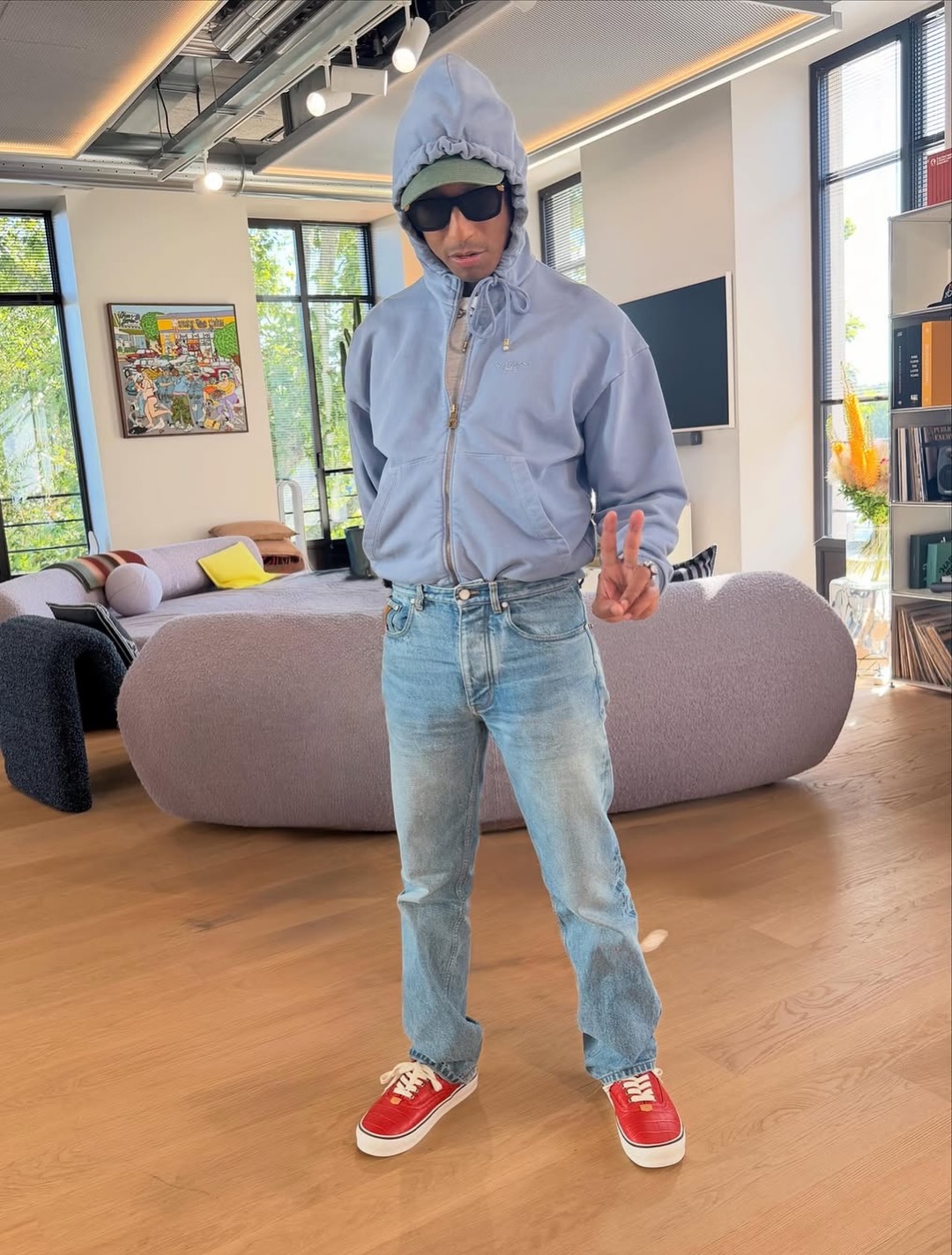 pharrell levanta polemica con las nuevas zapatillas de louis vuitton 25gramos 2