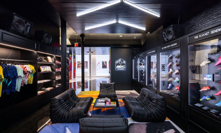 una bota legendaria en la vitrina y sobre el cesped probamos las nuevas mercurial 25gramos