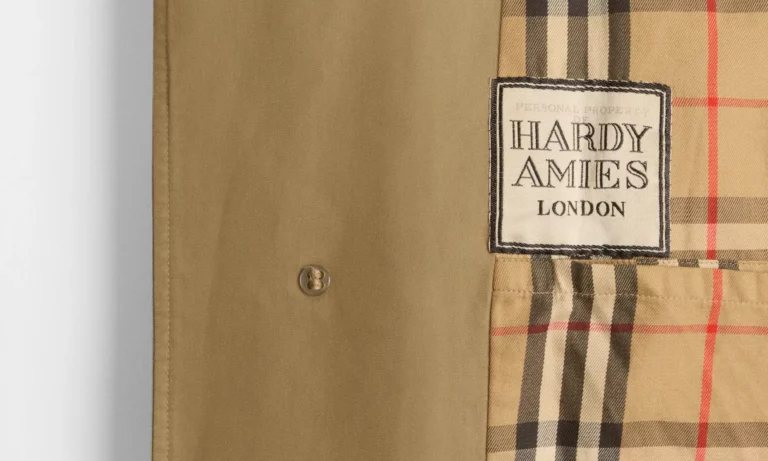 burberry dedica una exposicion a la historia del trench 25gramos 2