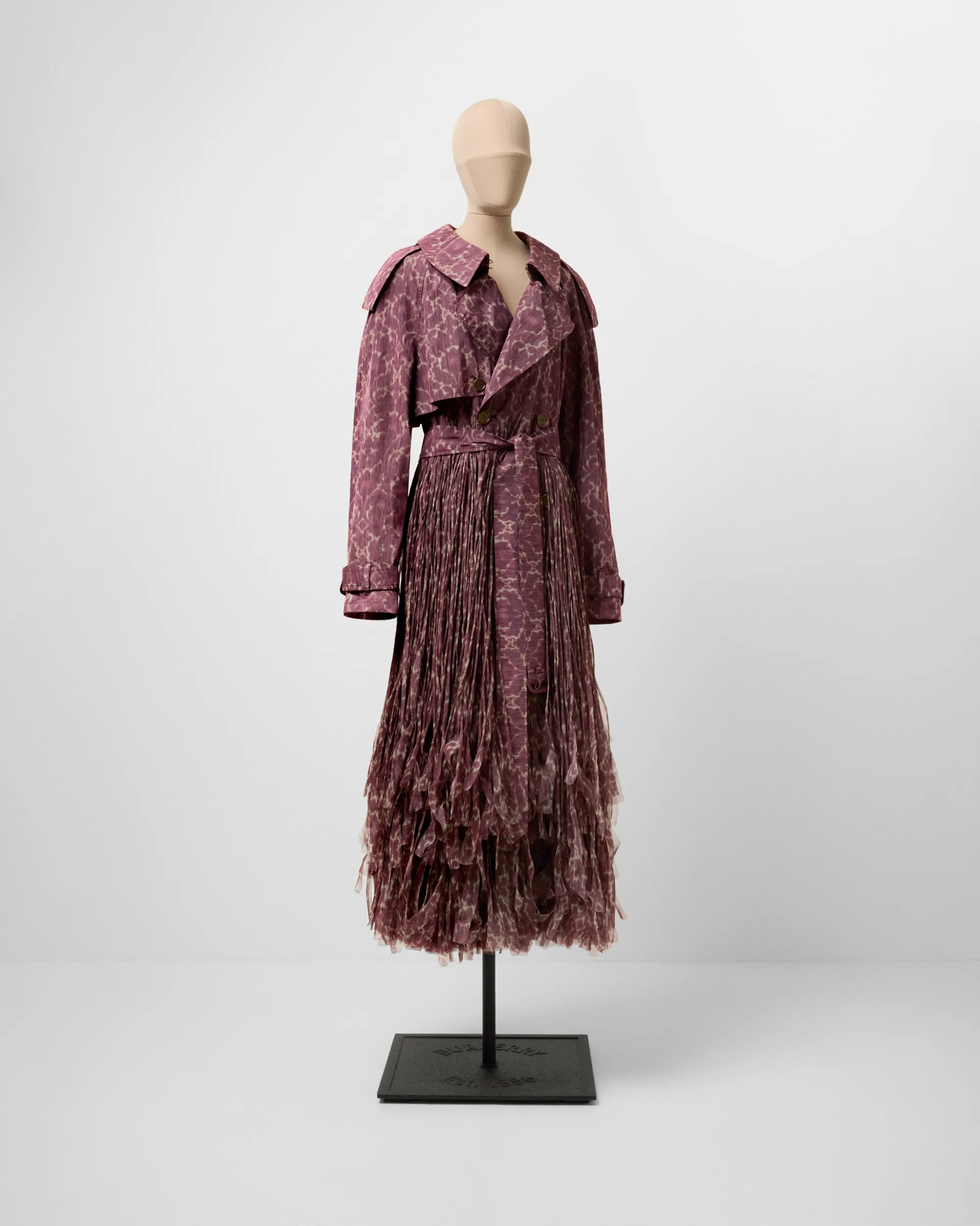 burberry dedica una exposicion a la historia del trench 25gramos 5