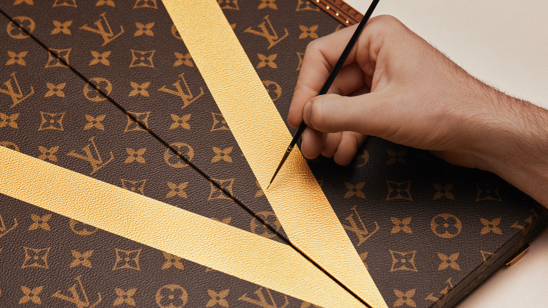 el trofeo del mundial estara un ano mas bien protegido por louis vuitton 25gramos 2
