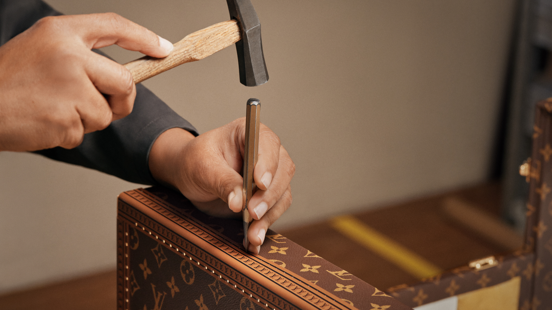 el trofeo del mundial estara un ano mas bien protegido por louis vuitton 25gramos 3