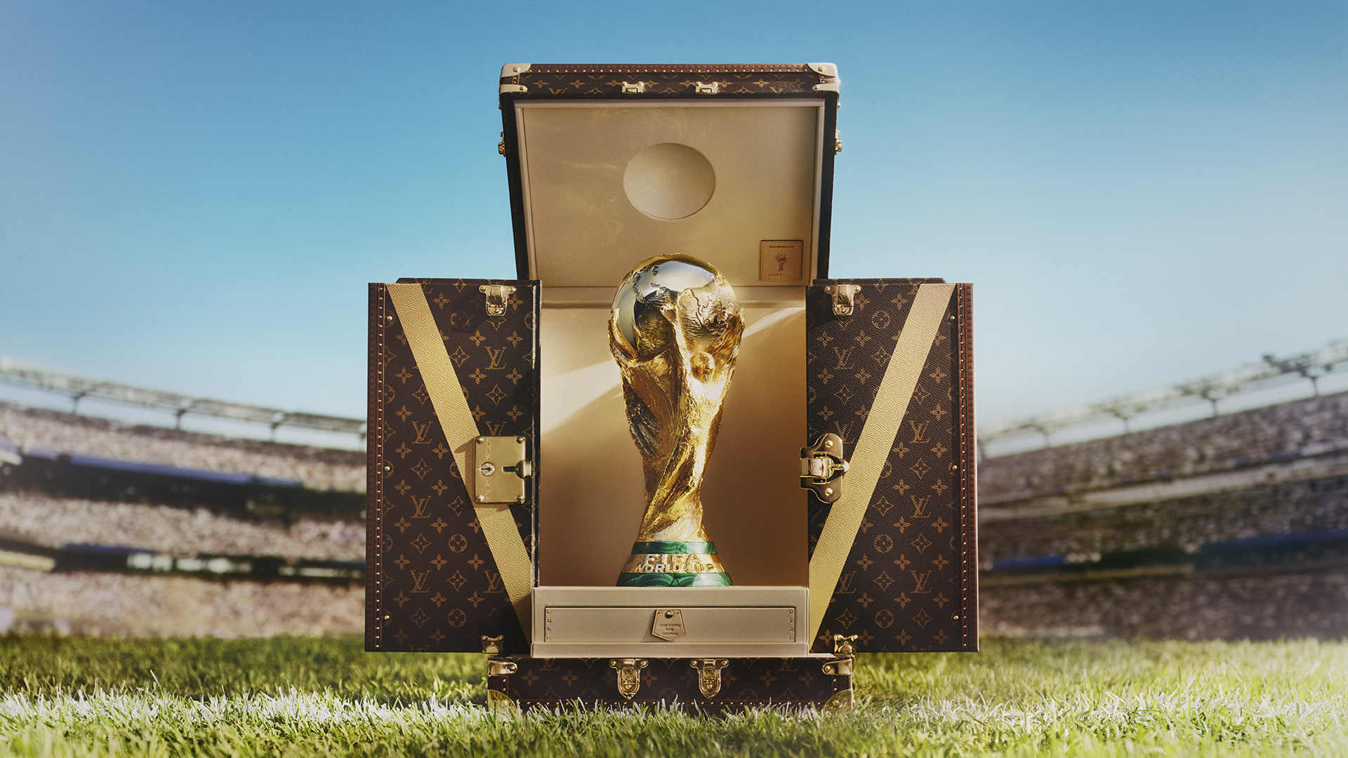 el trofeo del mundial estara un ano mas bien protegido por louis vuitton 25gramos 6
