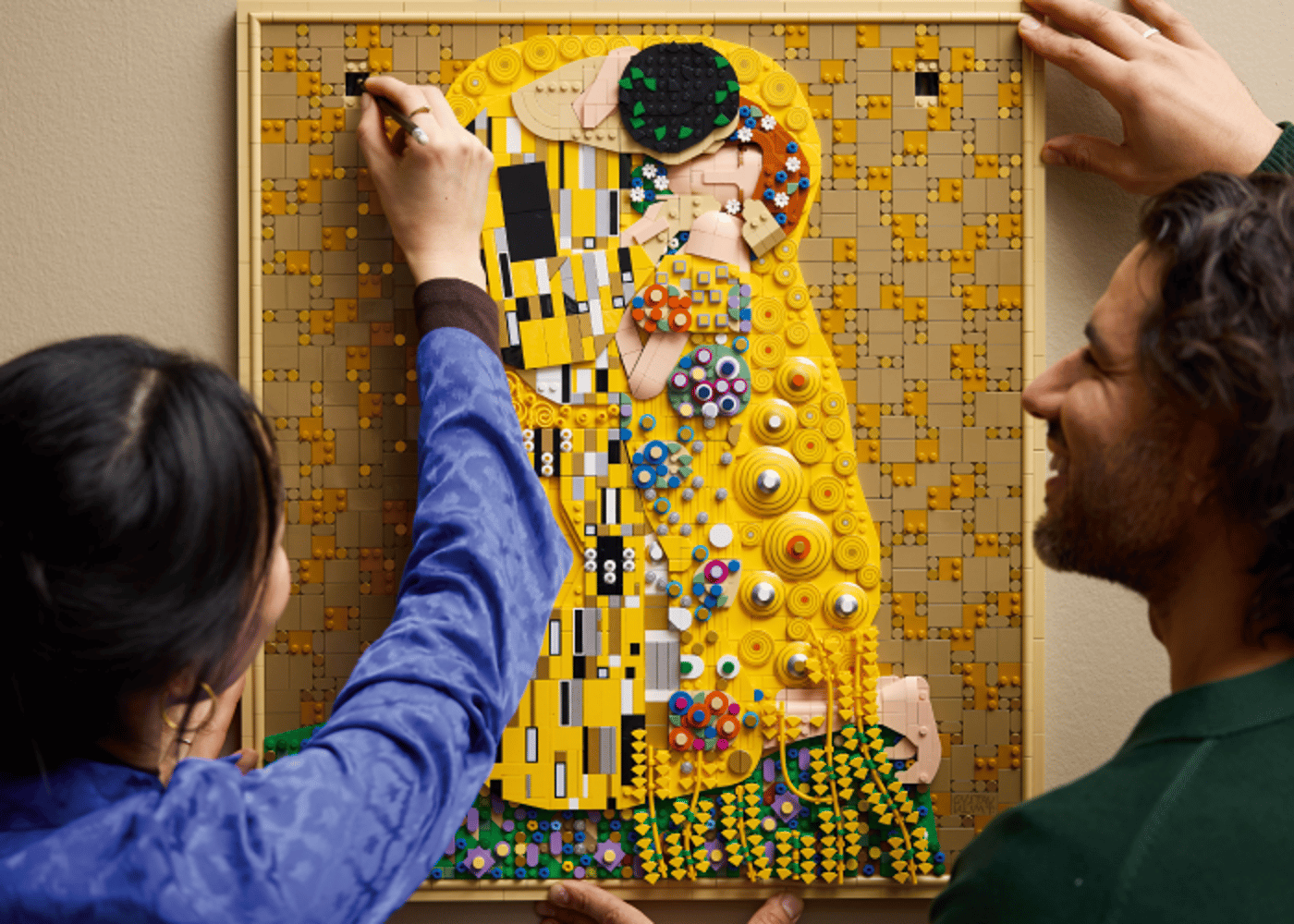lego transforma el beso en su set de arte mas grande hasta la fecha 25gramos 2
