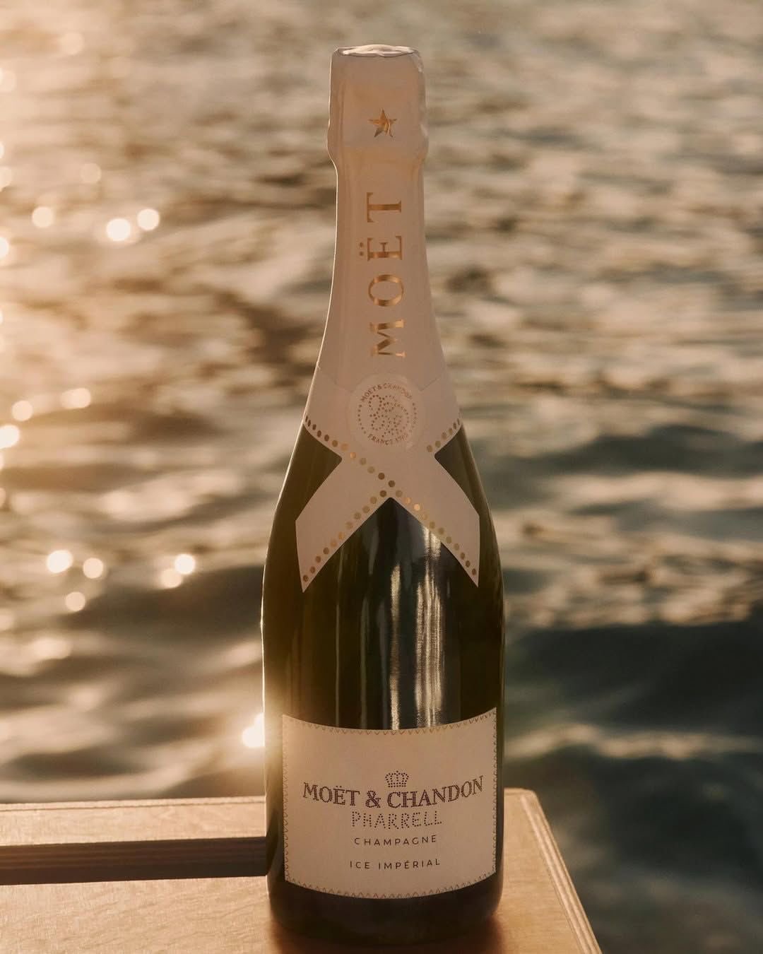 pharrell hace desaparecer la funda blanca del moet ice imperial 25gramos 2