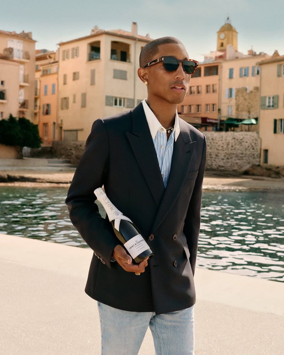 pharrell hace desaparecer la funda blanca del moet ice imperial 25gramos 3
