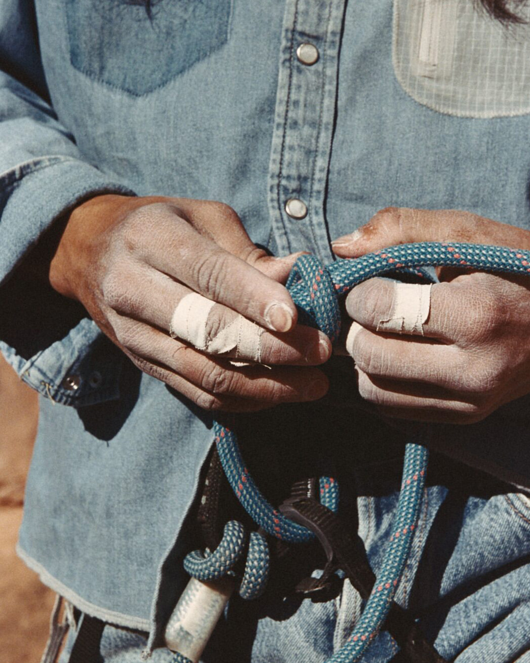 satisfy y levis vuelven a llevar el denim a la montana 25gramos 3