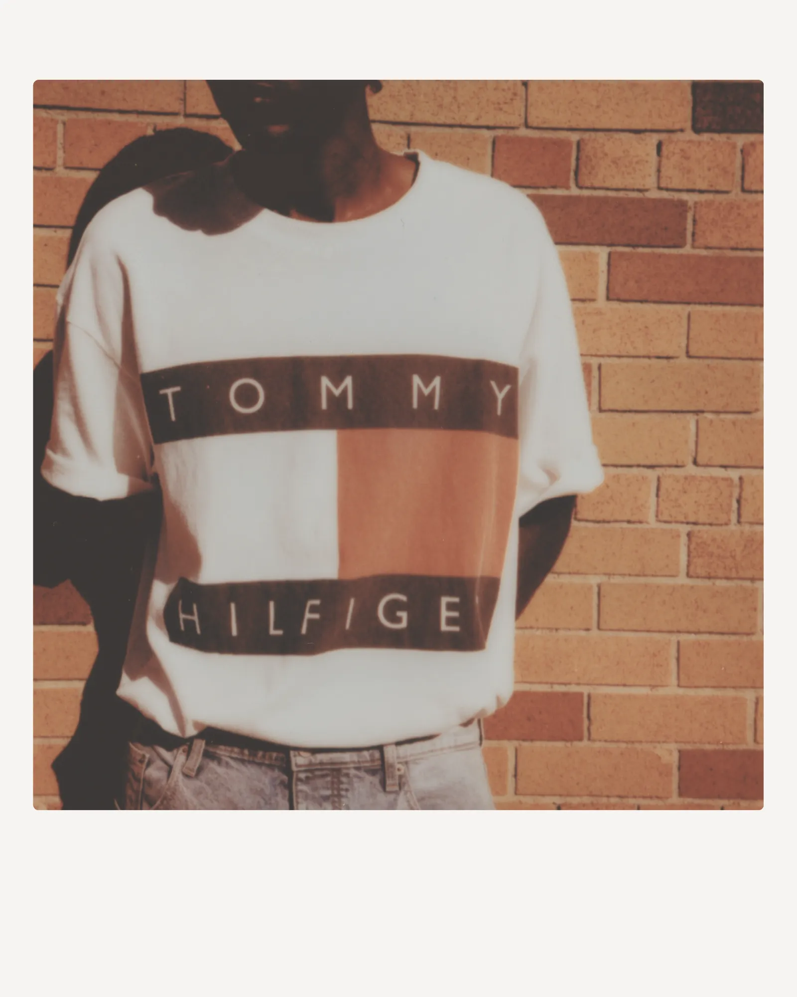 tommy hilfiger repasa cuatro decadas en el denim desde lo alto de nueva york 25gramos 14