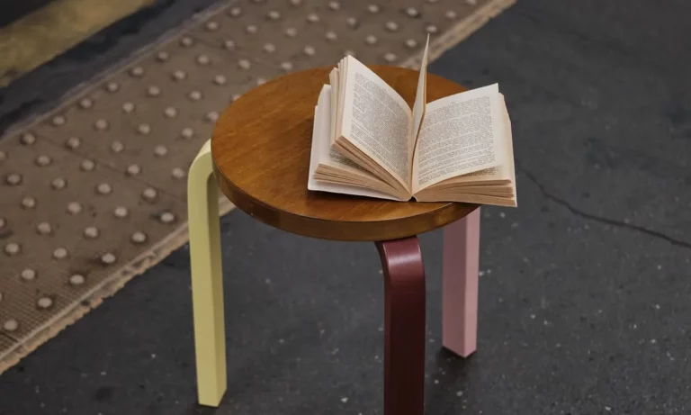 artek y paul smith vuelven a intervenir el legendario stool 60 25gramos 2