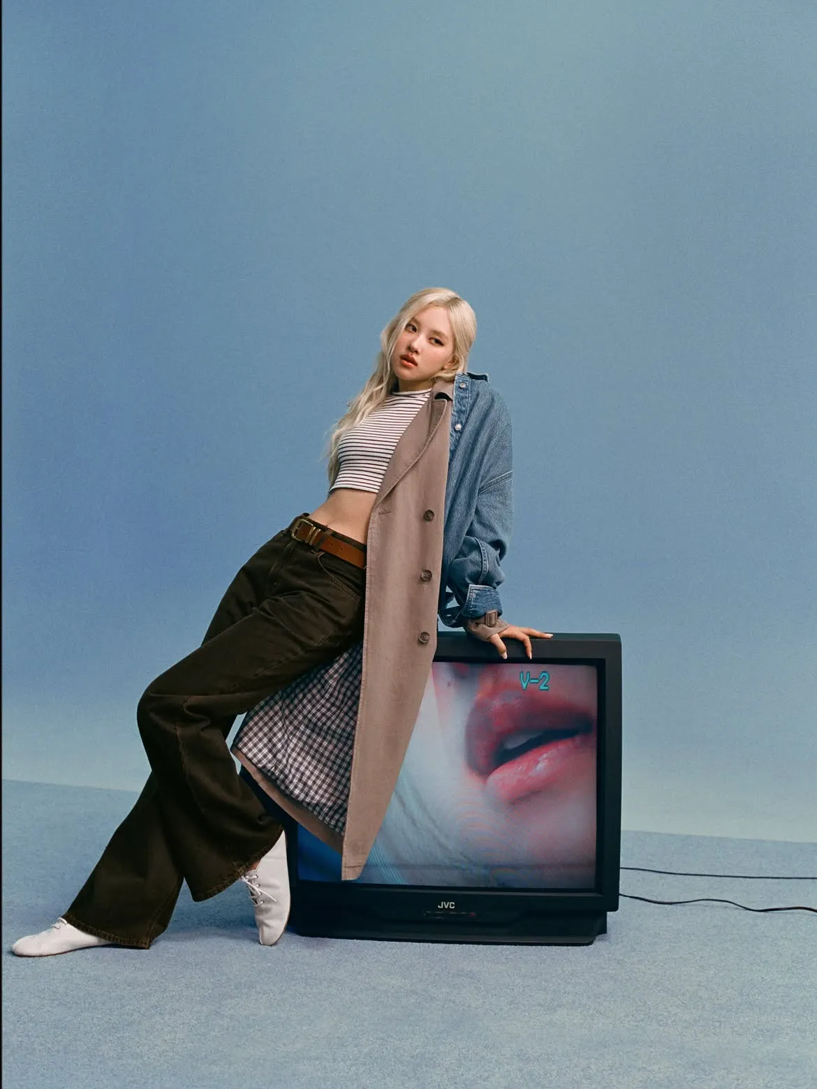 levis deconstruye su uniforme clasico junto a shai y rose 25gramos 2