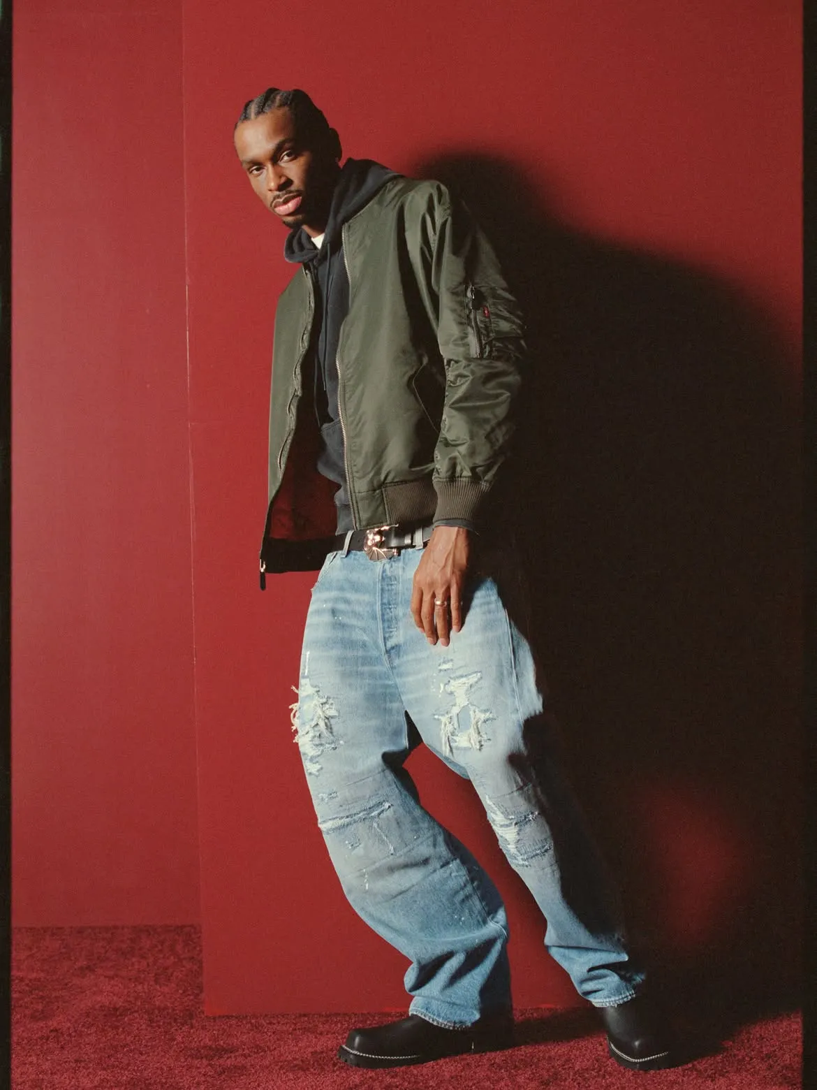 levis deconstruye su uniforme clasico junto a shai y rose 25gramos