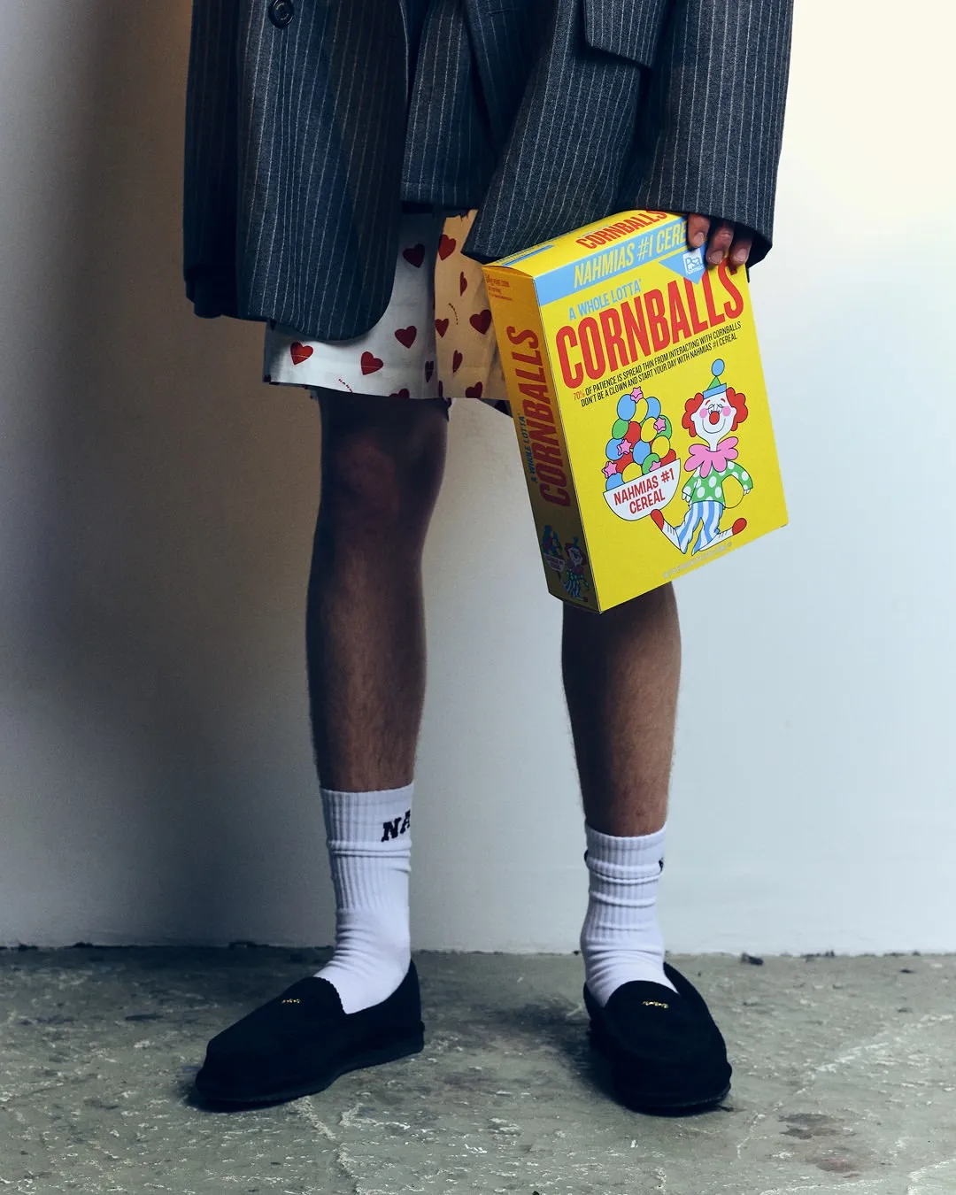 nahmias mezcla baloncesto dibujos animados y estampados hippies en la misma coleccion 25gramos 5