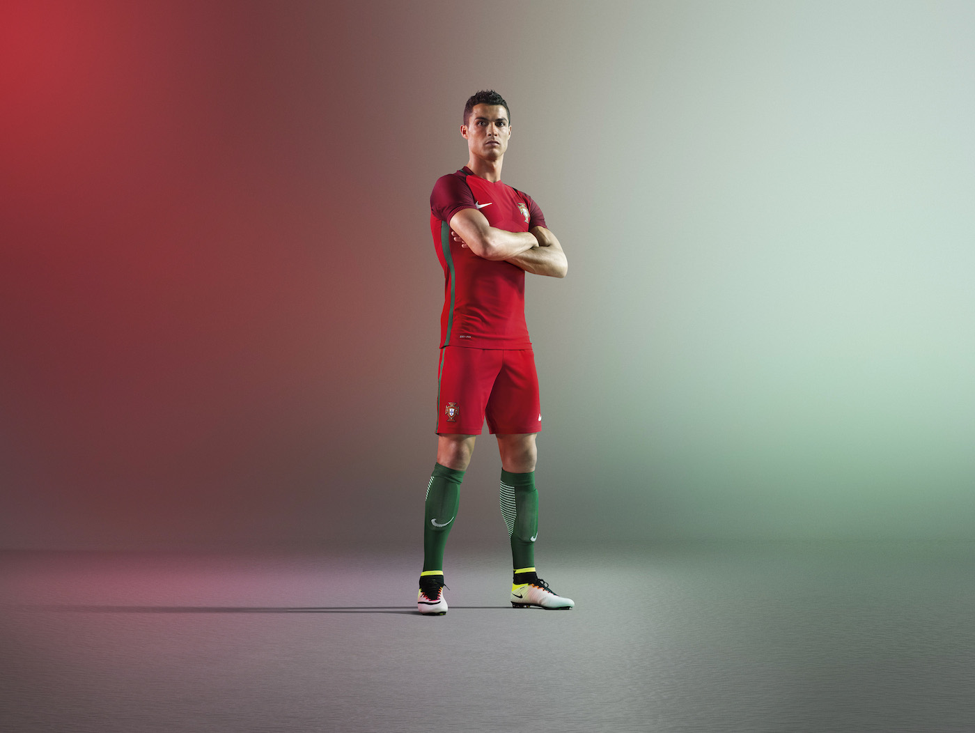 151213_NIKE_LIBERTY_CRISTIANO_RONALDO_GROUP_FULL_LENGTH_005_Flat_f2_lowres_original