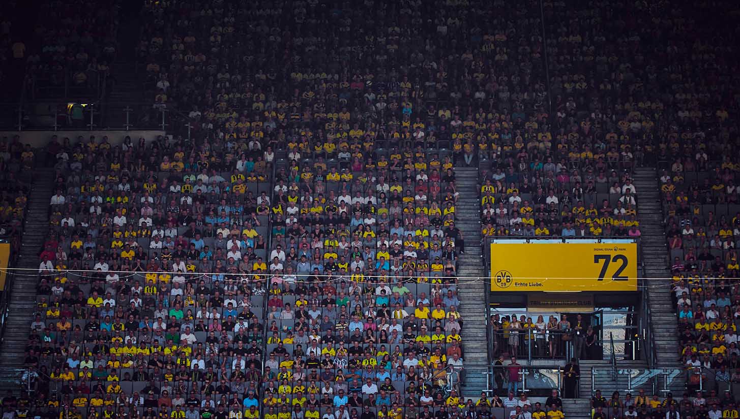 the-yellow-wall-26