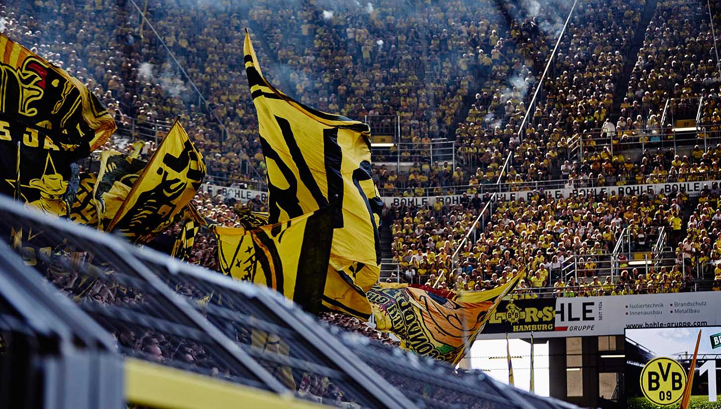 the-yellow-wall-27