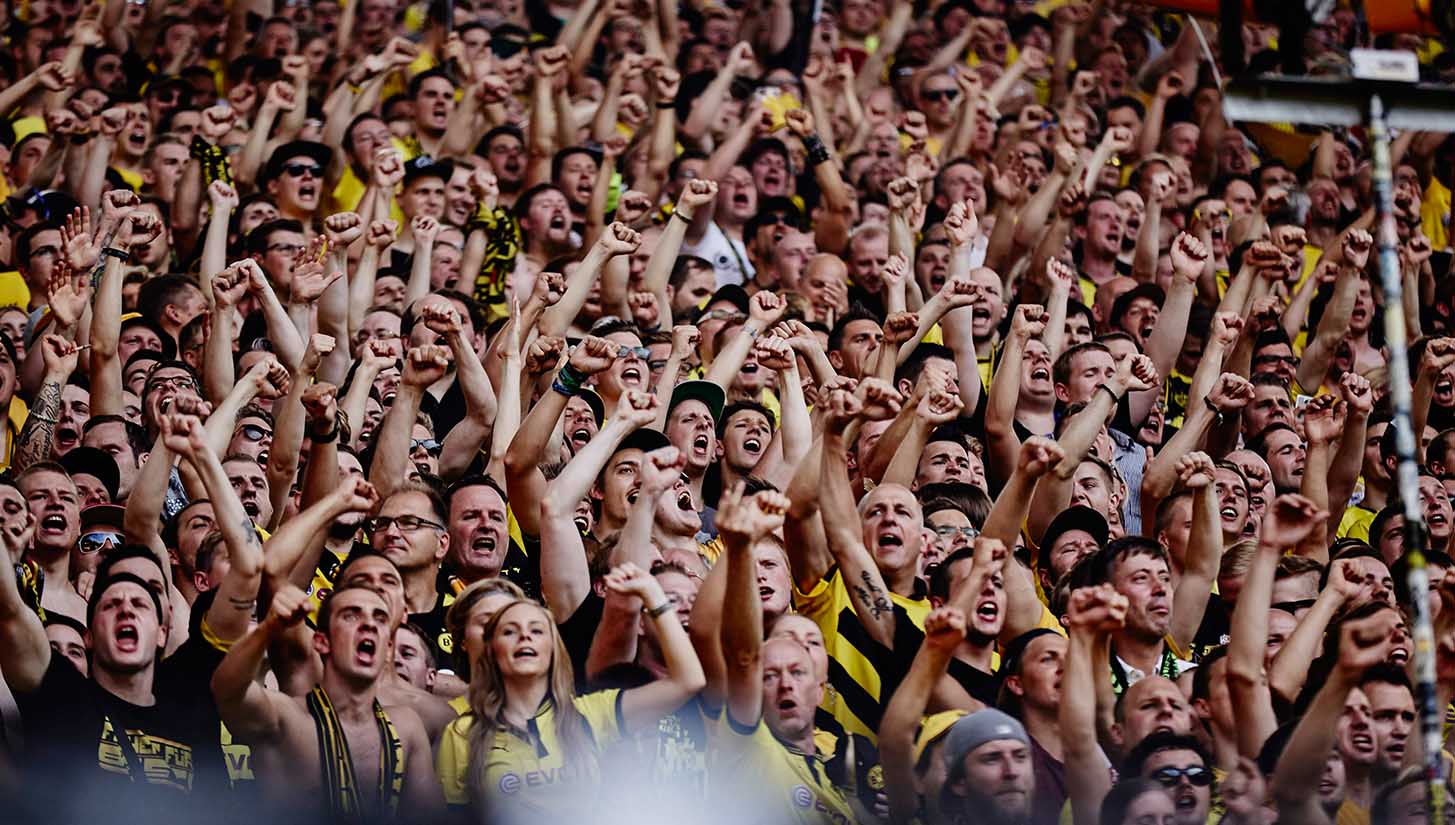 the-yellow-wall-31