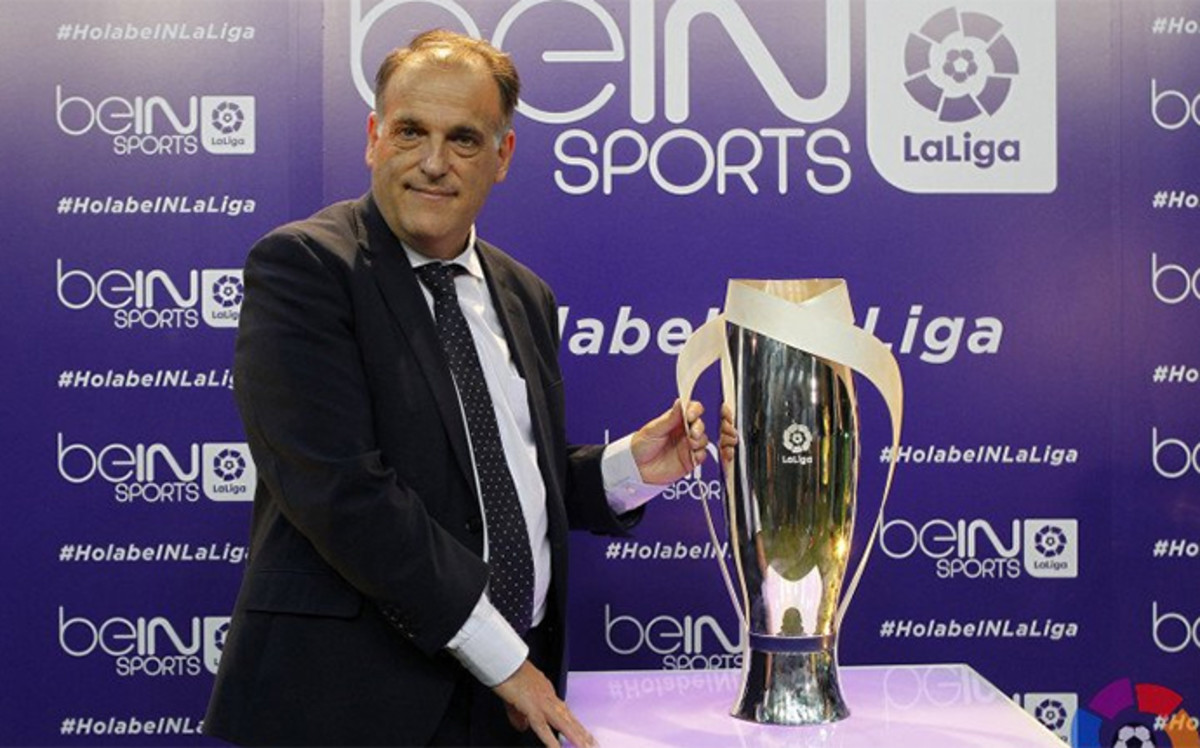 javier-tebas-con-nuevo-trofeo-laliga-1468569897754