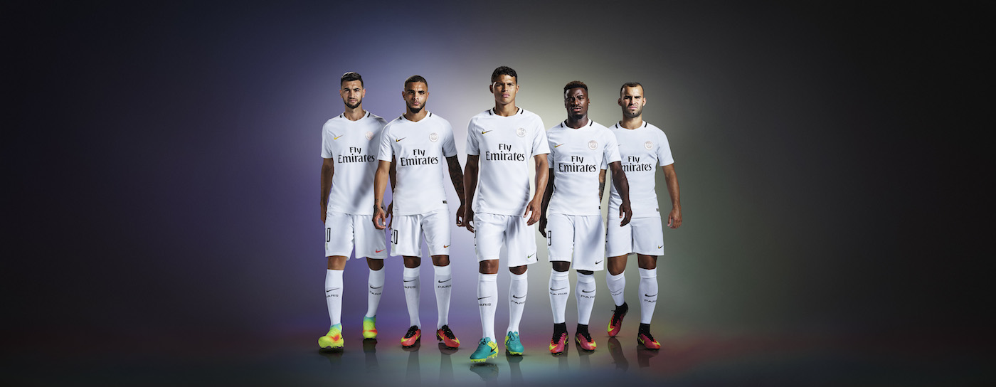 sw16085_nike_psg_3rdkit_groupshot_pr2_original