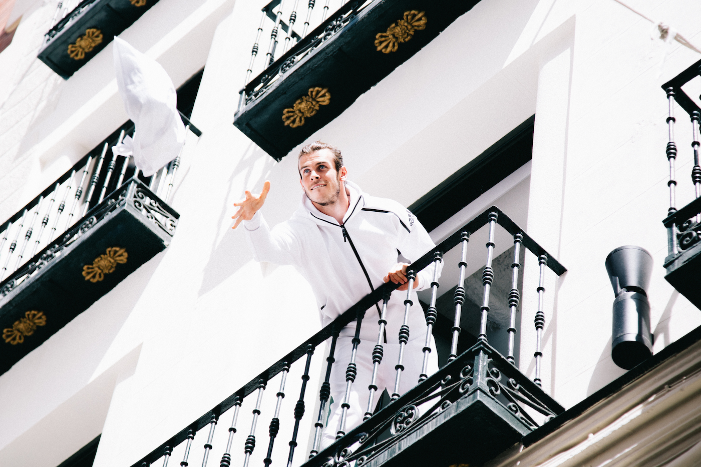 gareth-bale-foot-locker-madrid-adidas-z-n-e-20