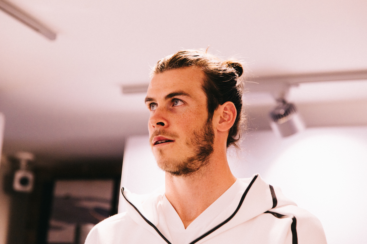 gareth-bale-foot-locker-madrid-adidas-z-n-e-21