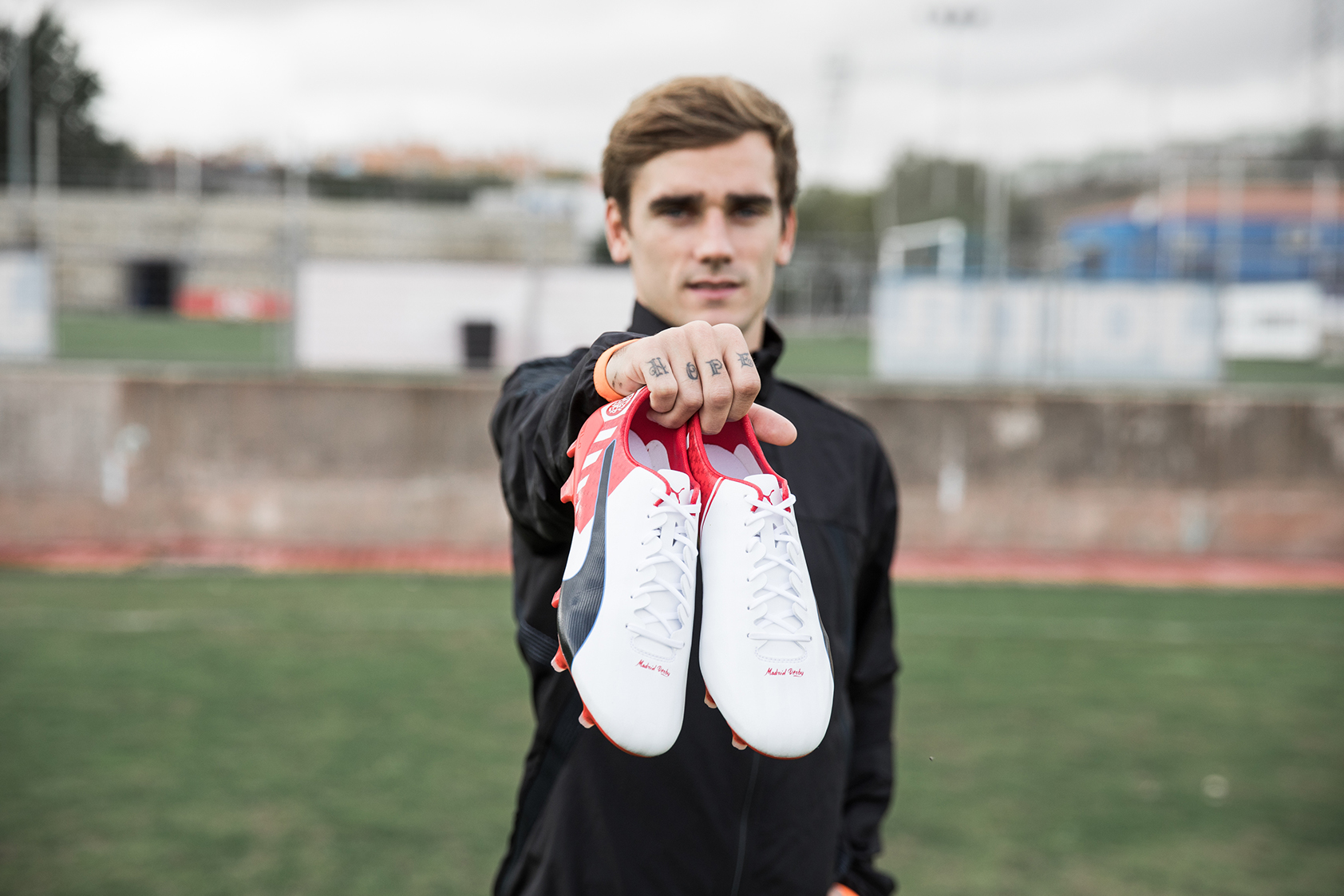 Grizman чей бренд. Антуан Гризманн бутсы. Puma Griezmann. Бутсы Пума Гризманна. Гризманн фотосессия Puma.