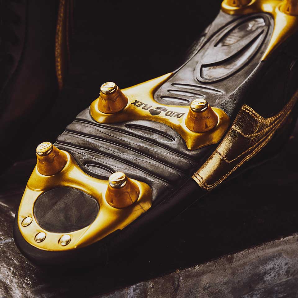35-years-old-king-football-boot (6)