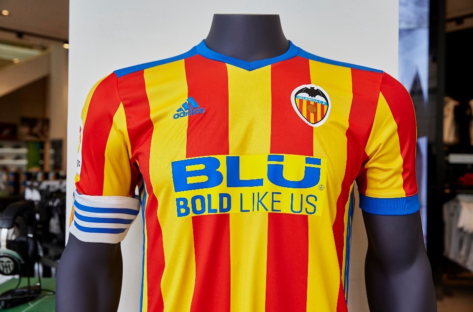 16-06-2017 Estreno Camiseta Senyera. En la Megastore. Valencia.