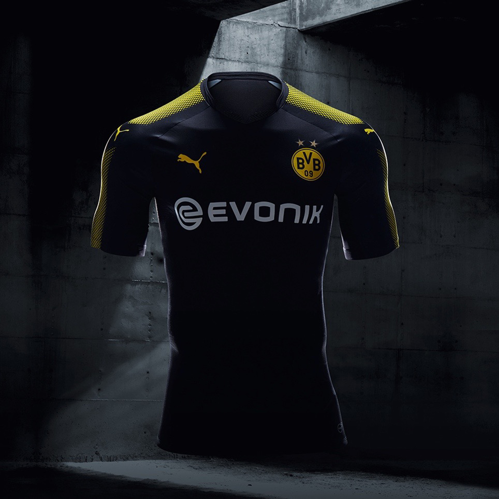 17AW_BTL_RETAIL_TS_Football_Step-Out_xShirt-Only-BVB