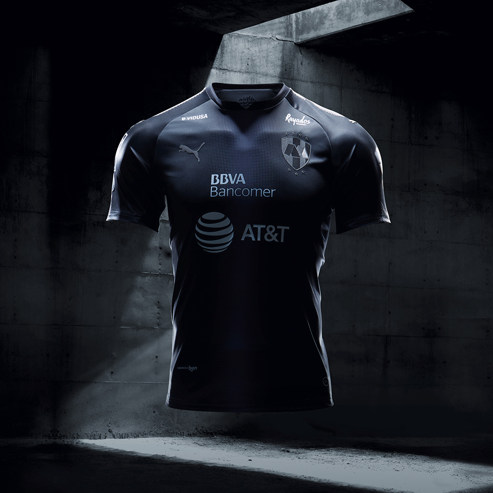 17AW_Social_IG_TS_PUMAFootball_Step-Out_xShirt-Only-Monterey_2500x2500px