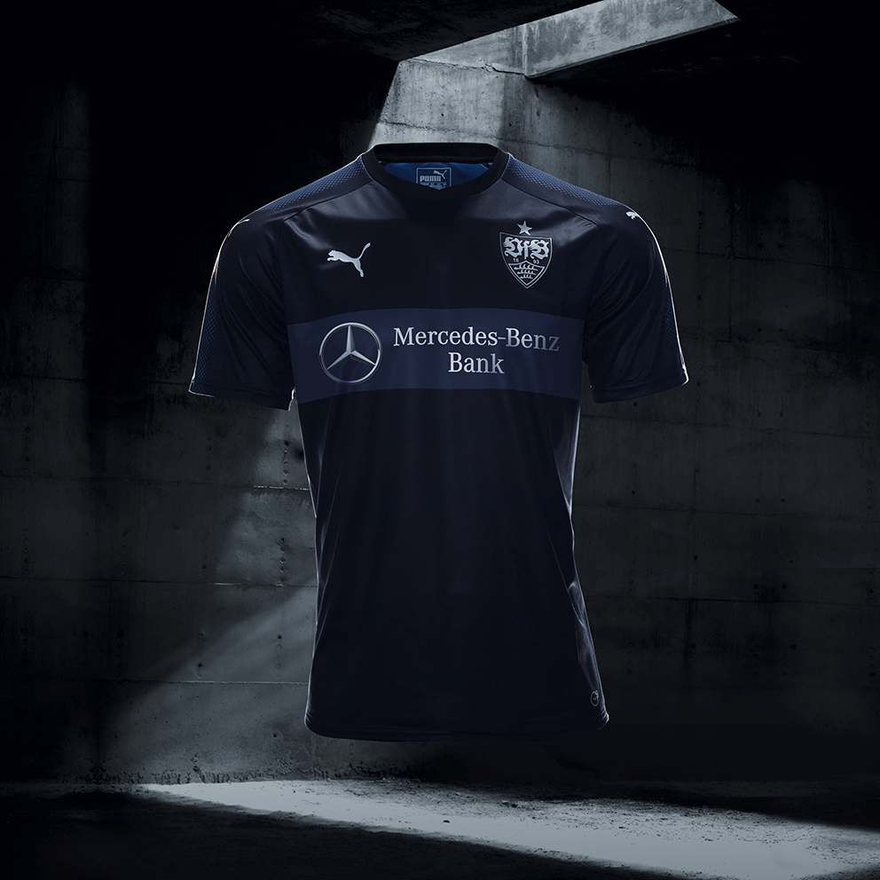 17AW_Social_IG_TS_PUMAFootball_Step-Out_xShirt-Only-VFB_2500x2500px