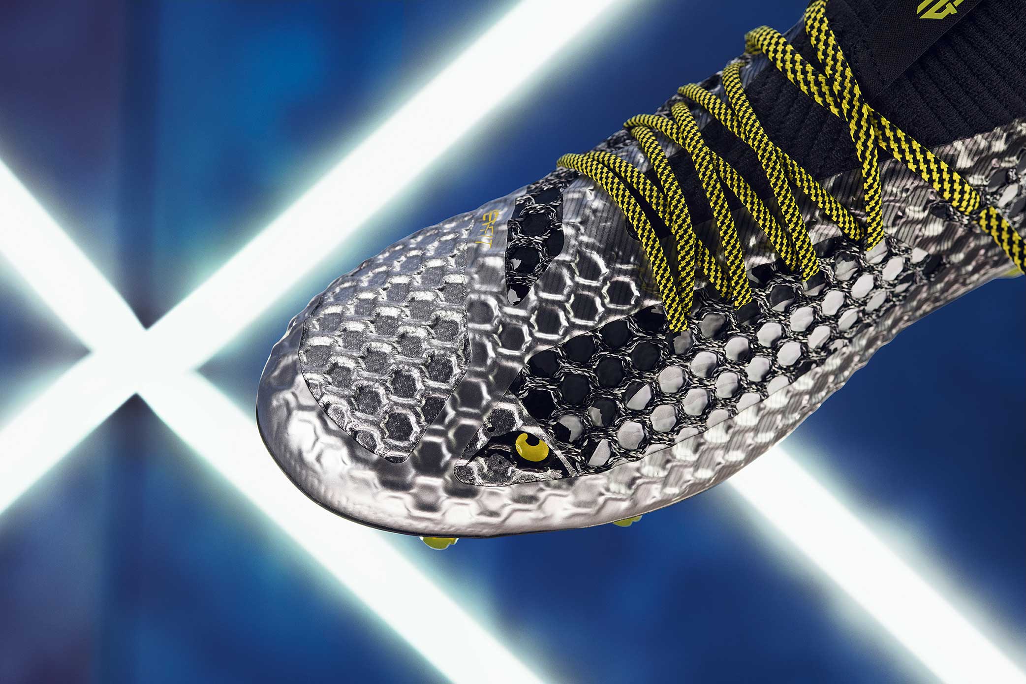18SS_TS_Football_Future_Grizi_Details_EyeBlue_674